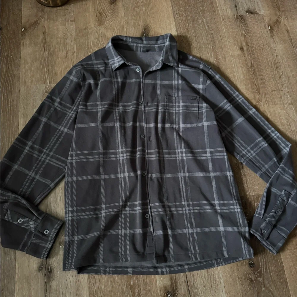 Vuori Dark Gray Seaview Plaid Shirt Men’s Flannel Long Sleeve Button Down Size L